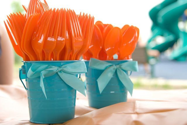 Finding Nemo Birthday Party- but instead of buckets Im gonna use decorated formula cans! How cute is that