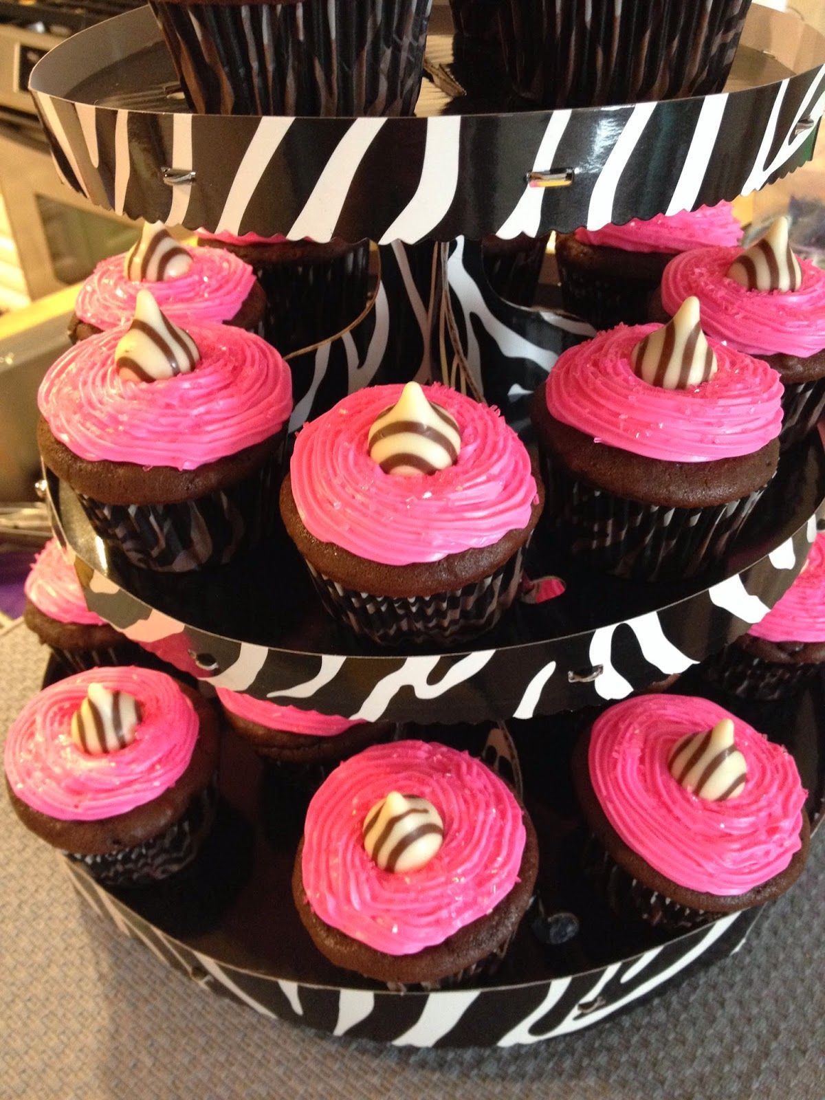 HECK FRIDAYS: HOT PINK & ZEBRA BIRTHDAY PARTY  @Melissa Klekotka