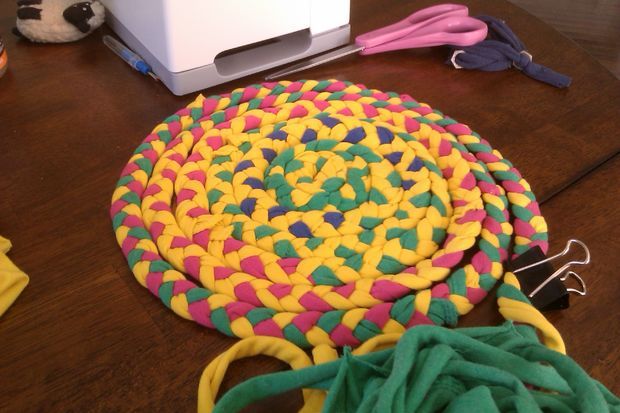 How to make a braided rug by old t-shirt