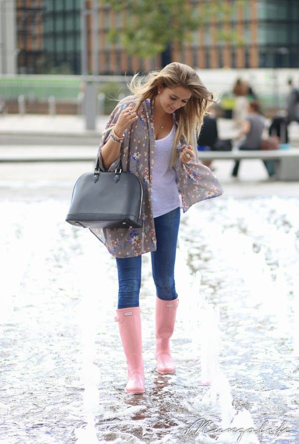 iMyne Fashion: Zappos Appreciation | MungoLife. Frosty pink rain boots. Light Pink Hunter Rain Boots. Preppy rainy day outfit.