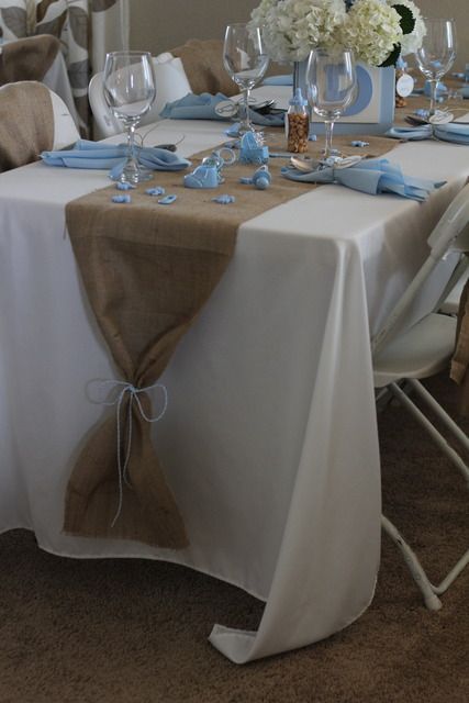 Interesting way to tie the end of a burlap table runner! But with twine. Would be pretty to use ribbon for a floral or lace