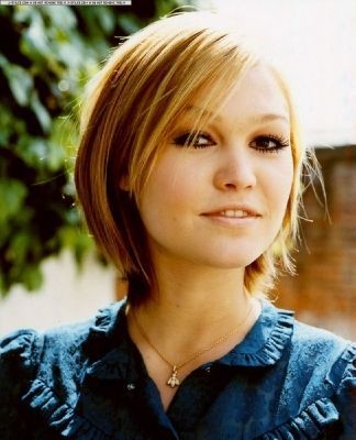 Julia Stiles – love her and the fact that she can pull off any hair style and color. i always love her hair.