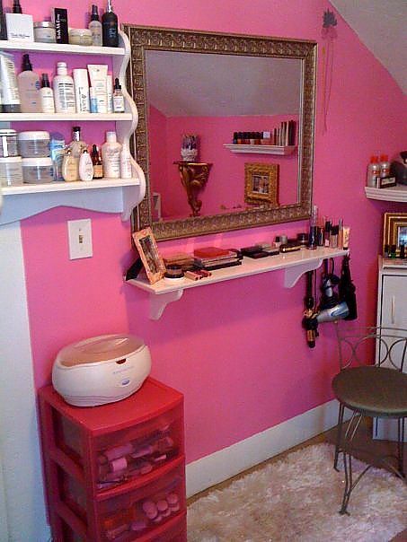 Makeup and hair station idea….awesome! yes!