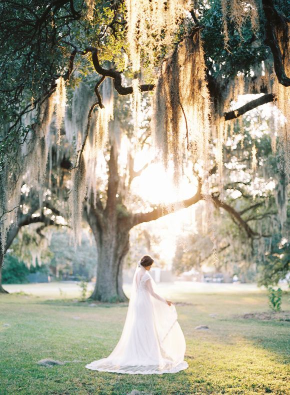 New Orleans Bridal Session – Photography: Nicole Berrett Photography – Spanish moss – garden wedding