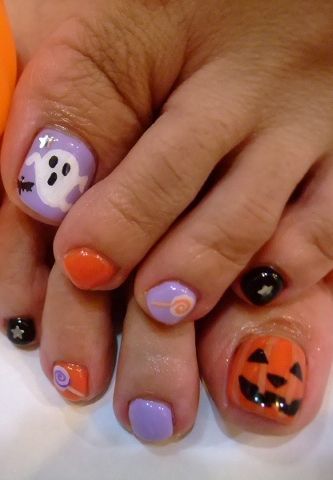 not to be mean but are the toes for Halloween or the nails?