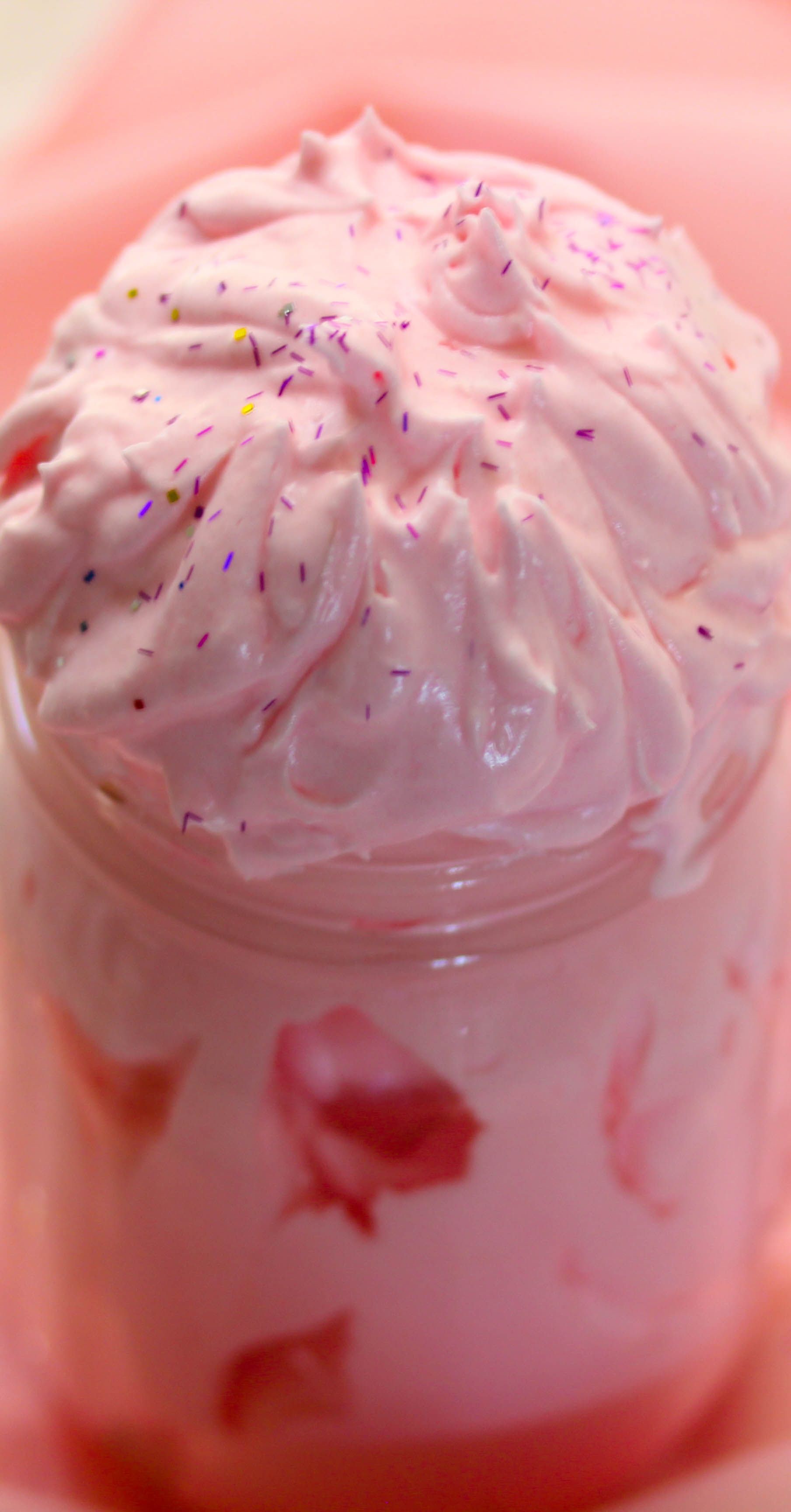 Only four ingredients in this Pretty in pink body homemade butter, use cornstarch so it want become to greasy…
