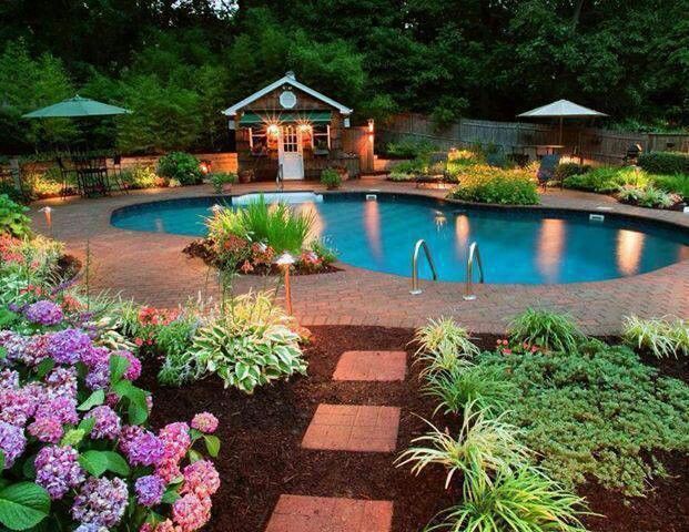 #pinmydreambackyard. Love the simple and clean looking landscape. Great ambience.