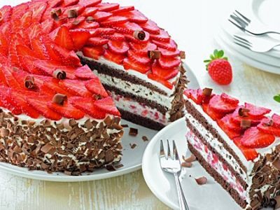 Schwarzwälder Erdbeertorte – super Variante zur Kirschtorte!!