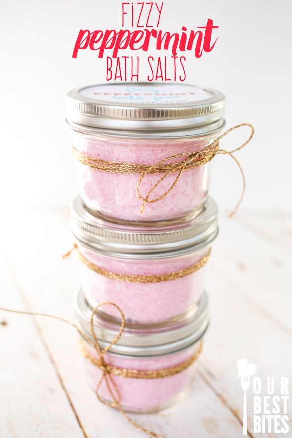 Super easy fizzy peppermint bath salts from Our Best Bites. Inexpensive, quick, and smell like candy canes. Perfect homemade