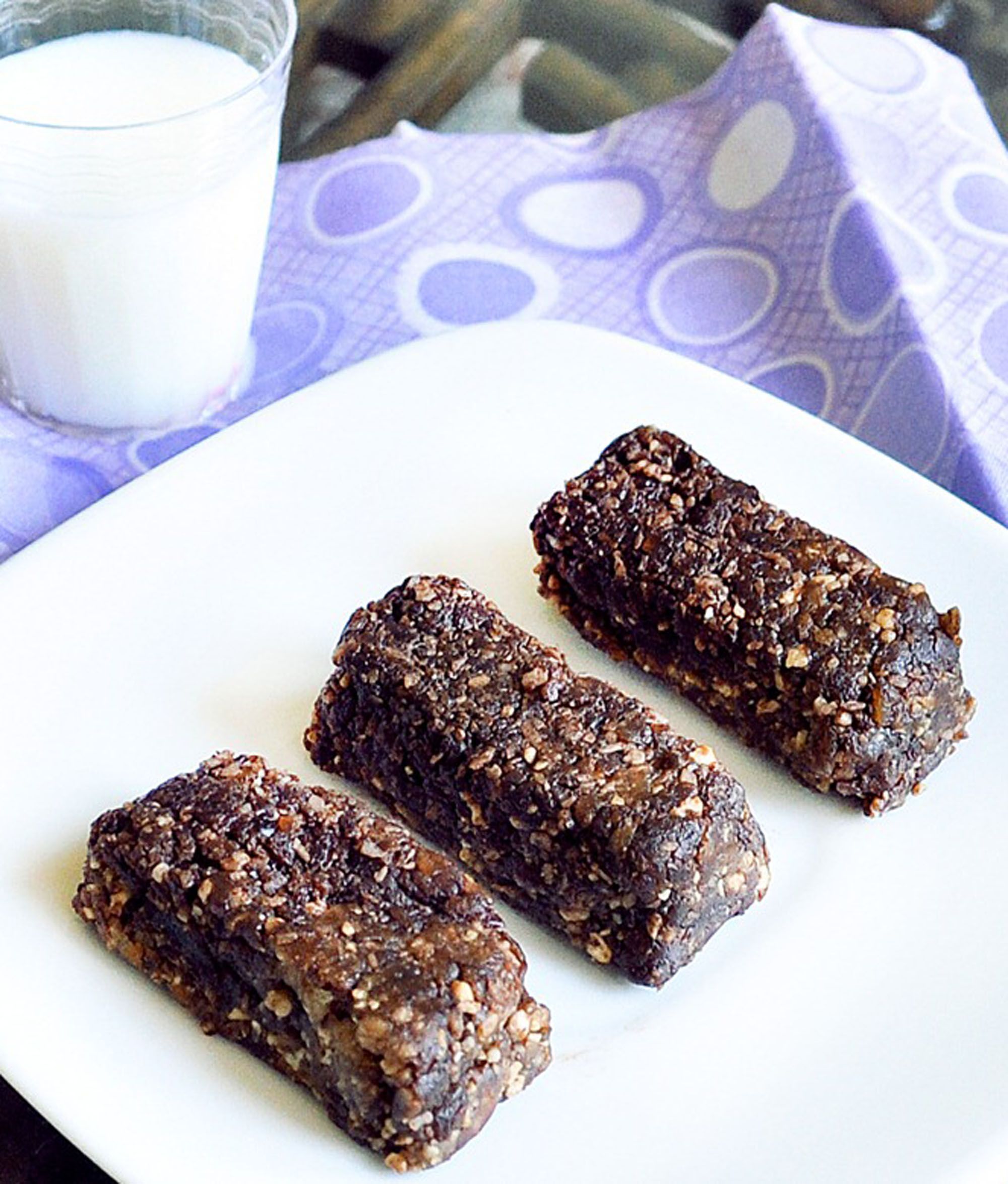 These Homemade Chocolate Larabars taste SO much better than the real ones!