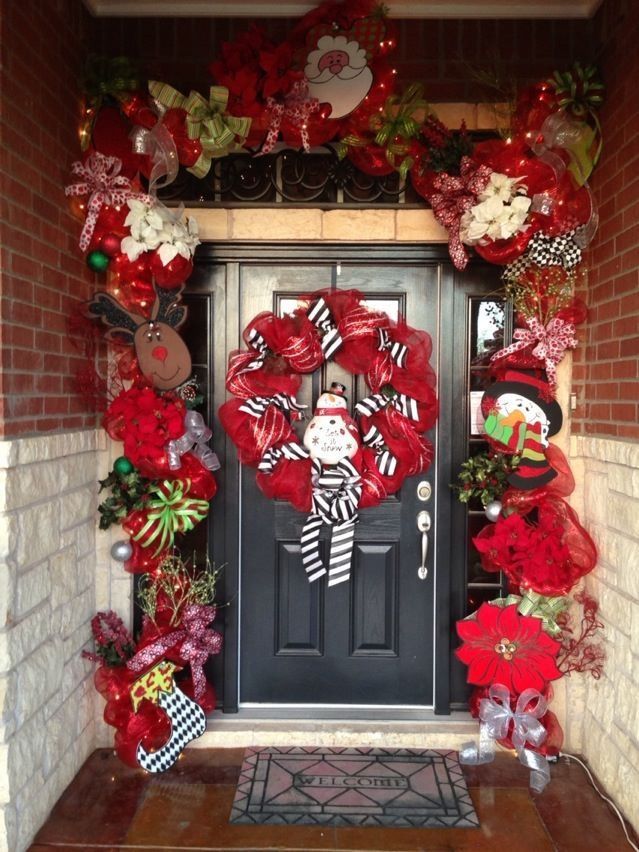 Front door Christmas garland -   Christmas Door Decorations Ideas