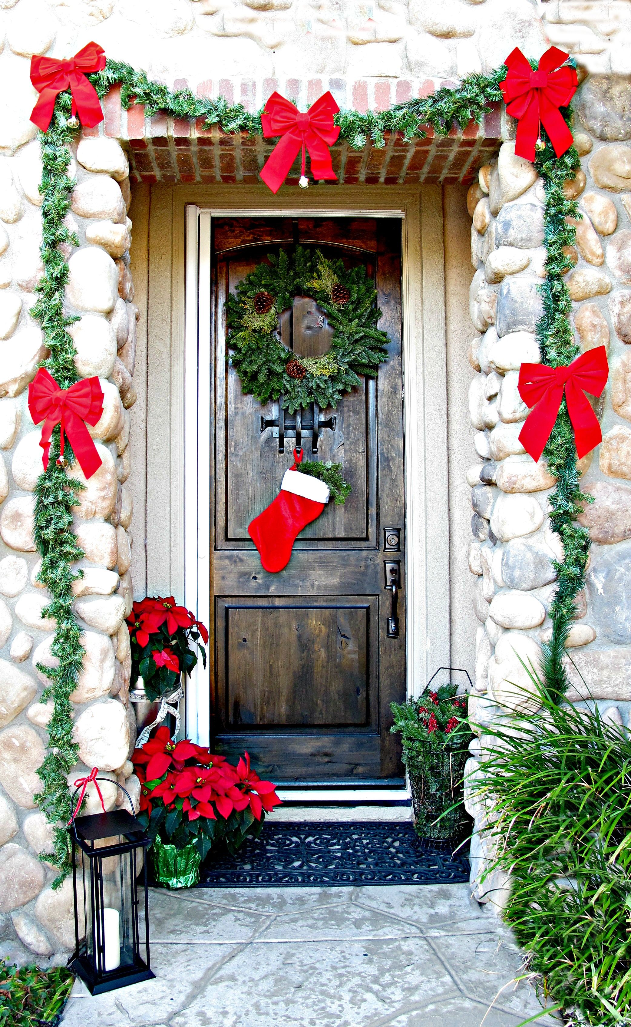 50 Best Christmas Door Decorations -   Christmas Door Decorations Ideas