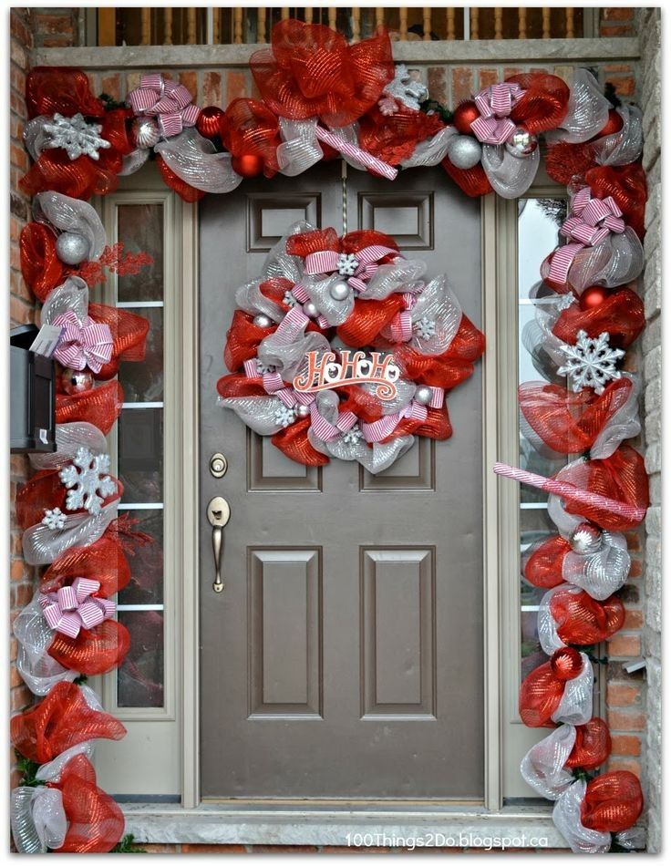 Wonderful DIY decor mesh door garland, you can use this ... -   Christmas Door Decorations Ideas