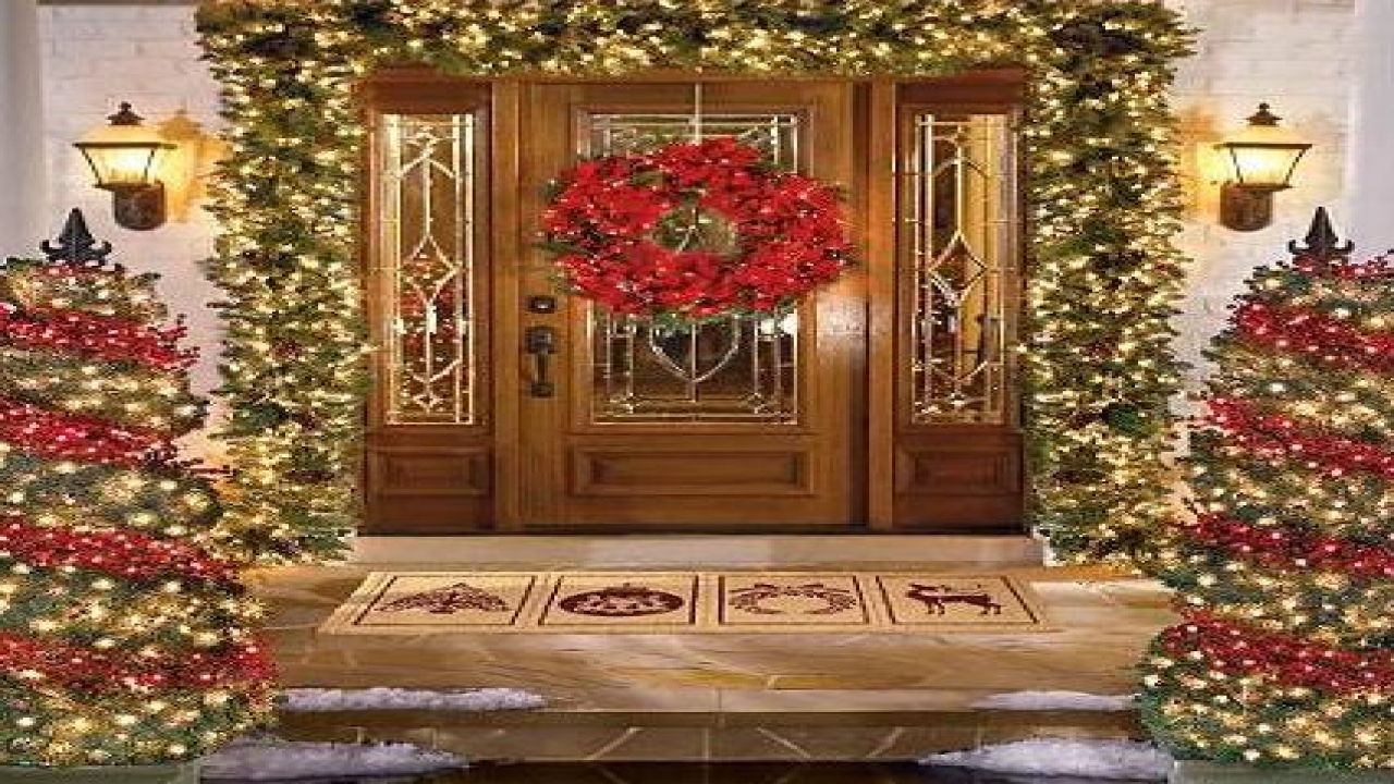 Outdoor up lighting, christmas front door front door ... -   Christmas Door Decorations Ideas