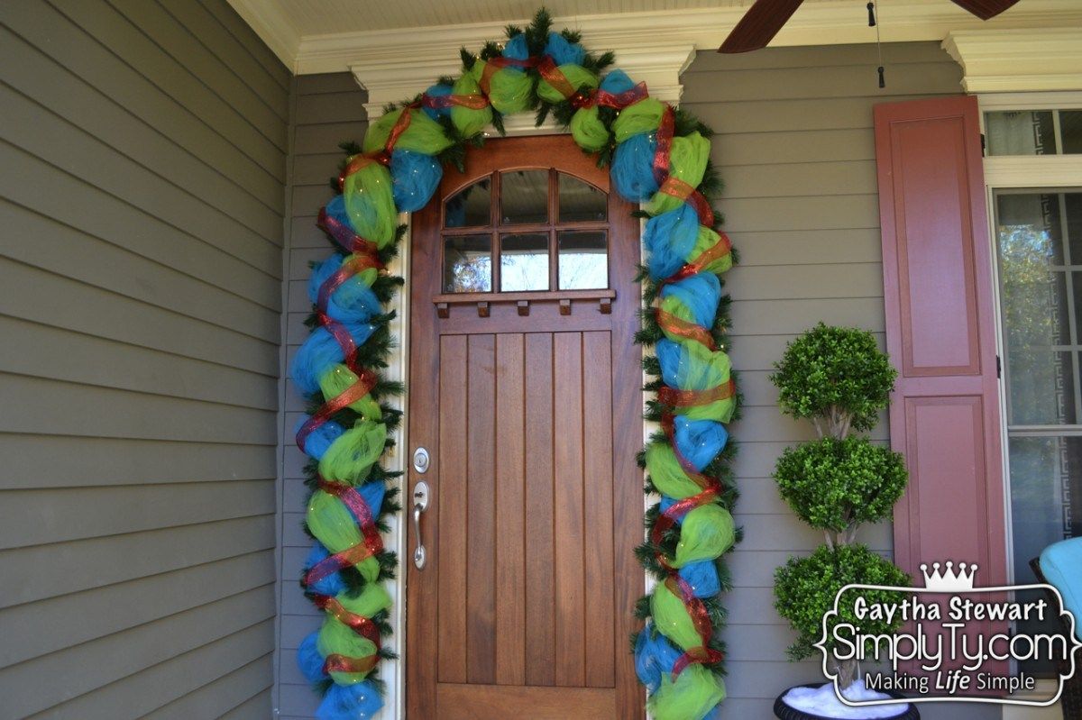 How to Decorate Your Front Door Garland for Christmas -   Christmas Door Decorations Ideas