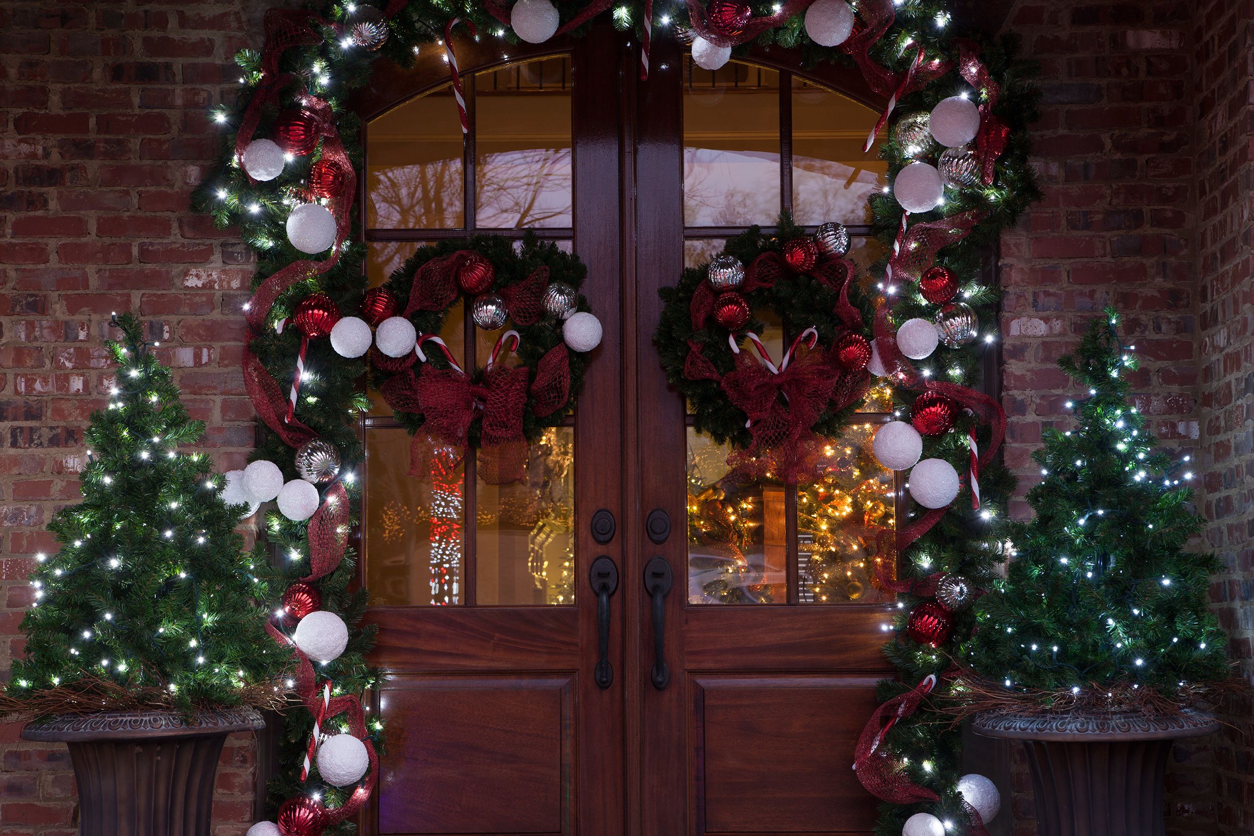 Front Door Christmas Garland -   Christmas Door Decorations Ideas