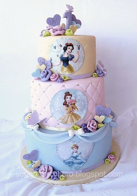 Disney Princesses cake – by Sogni di Zucchero on Flickr