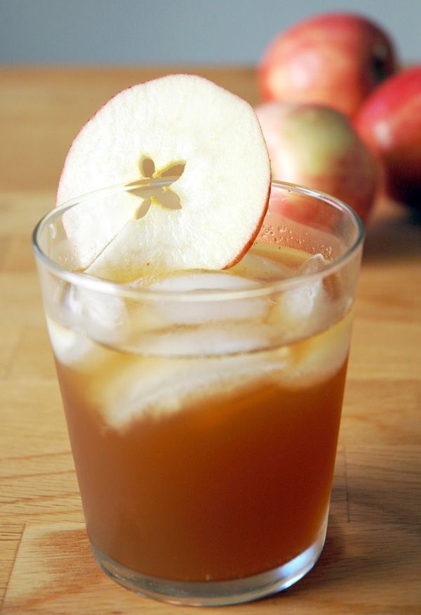 Fall cocktail – 2 parts ginger ale, 2 parts fresh cider, 1 part bourbon. Great simple cocktail! Refreshing and easy to make.