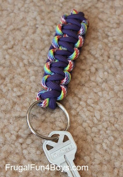 How to make parachute cord keychains and zipper pulls.  These would make great gifts for kids to make and give!