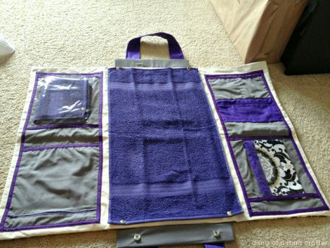 I WILL be making this someday when I have a baby. Amazing. DIY Diaper Bag/Changing Station