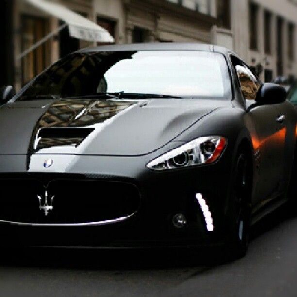 Mean Black Maserati! Cool contrast of black on the bonnet!