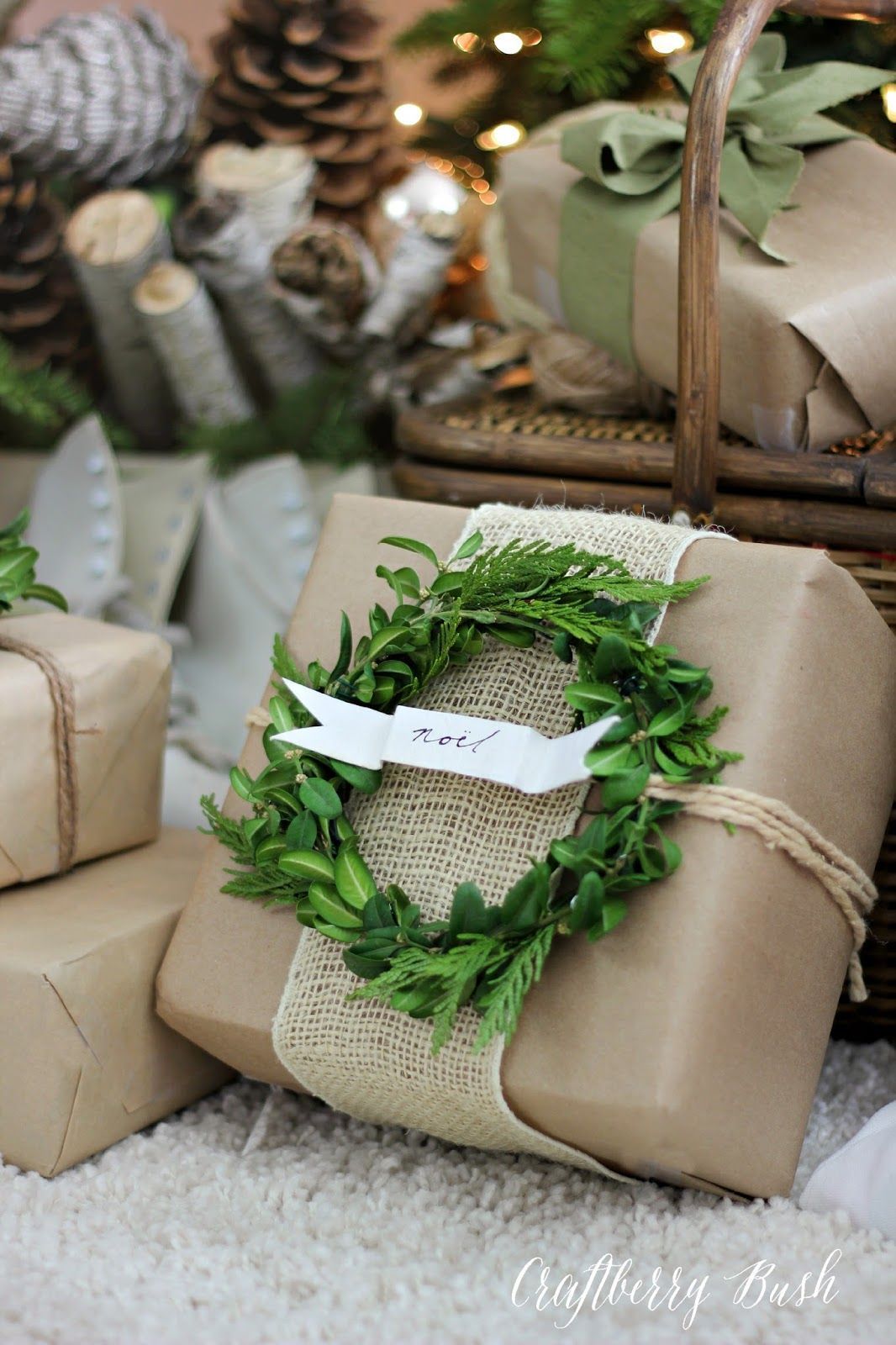 Packaging gift with burlap and mini wreaths