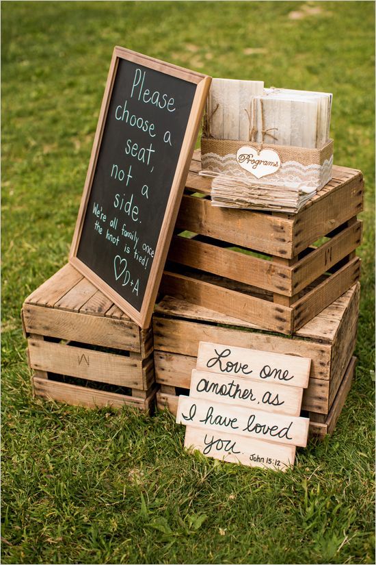 shipping crate DIY | wedding sign display | burlap DIY ideas | wedding program | #weddingchicks