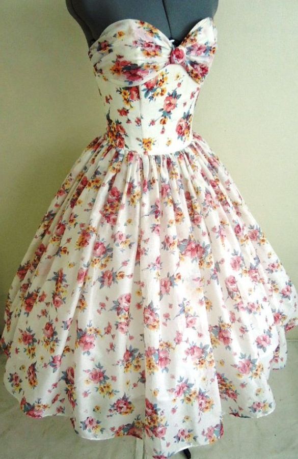 Vintage floral dress This dress is to die for! I love it!!!
