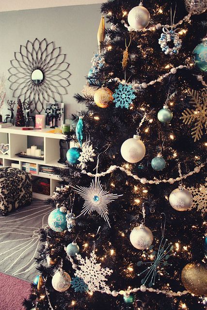 Blue Silver and Gold Christmas Tree – I like the snowflake ornaments