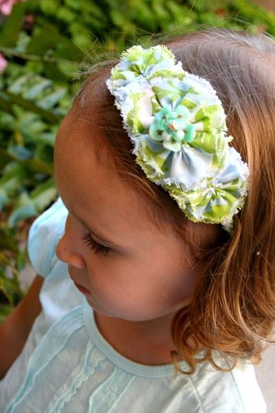 Frayed edges to this fabric flower headband is too cute! I think I could do this.