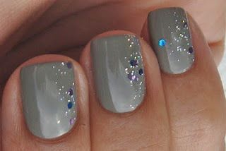 I could see this for the holidays with red polish and silver sparkles