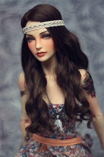 Love everything about this doll’s look.  I thought she was a real human being when I scrolled over her first.