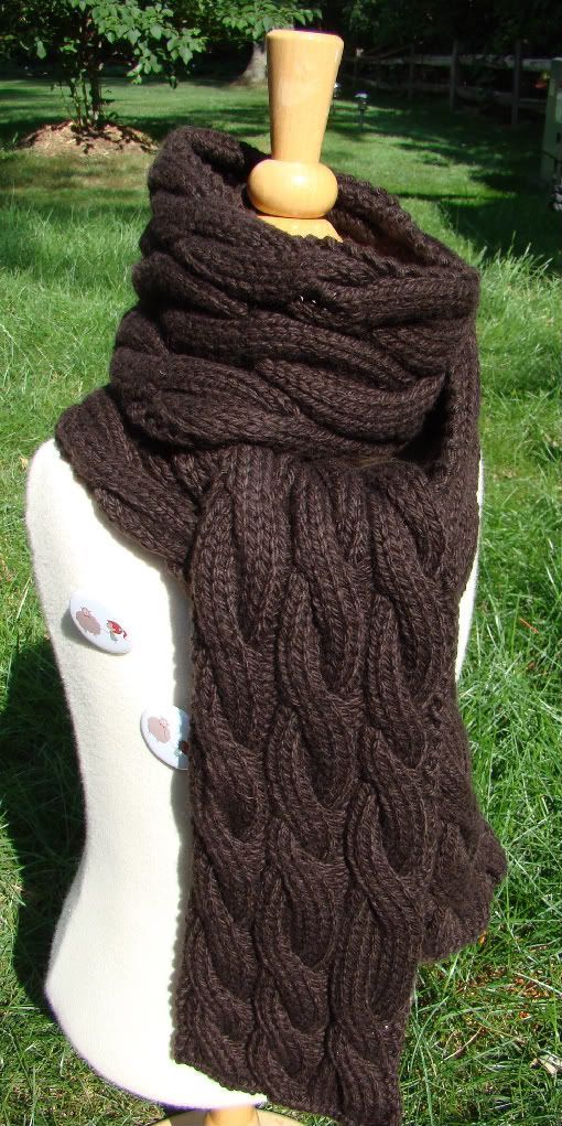 Rambling – cable knit scarf… says it’s good for beginners  I’m going to attempt this, and if it goes well I will get some really