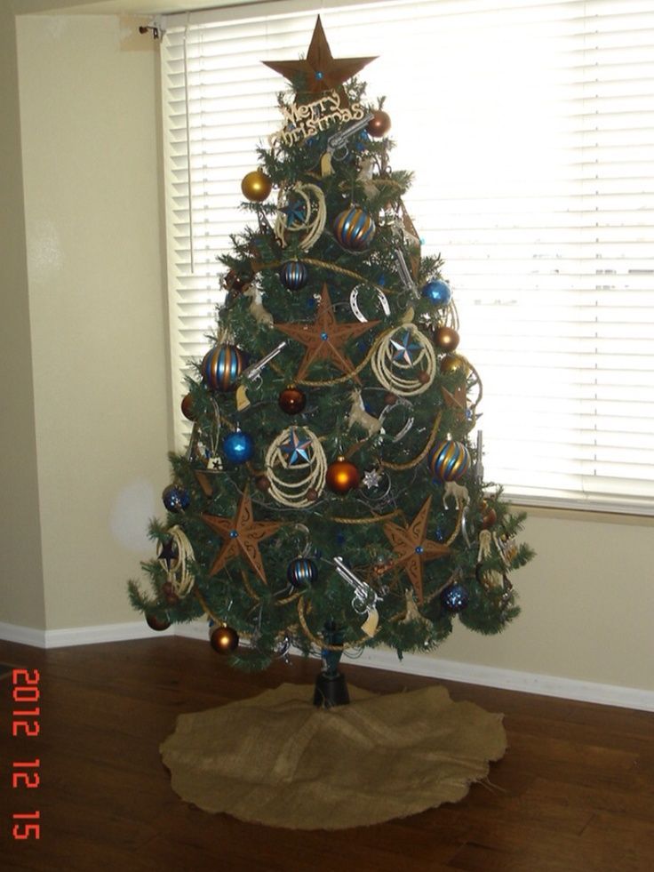 Western cowboy themed Christmas Tree. Love the copper and blue color scheme. | Stylish Western Home Decorating