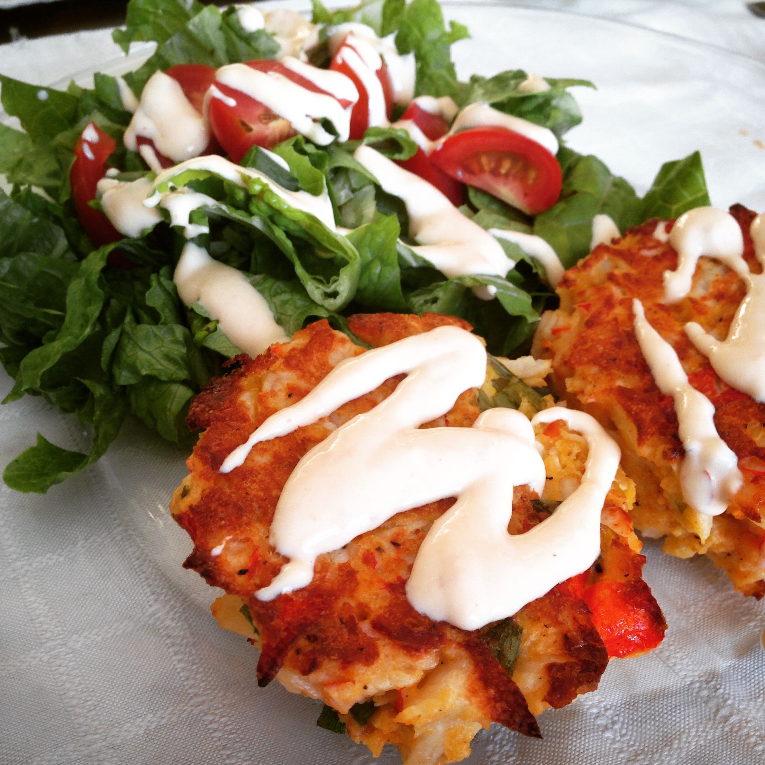 21 Day Fix approved skinny baked crab cakes — with #21DayFix count