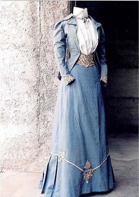 Blue cotton walking dress ca 1890 (more like ca 1900)