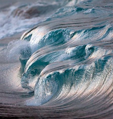 Breathtaking photos of ocean waves captured using high speed camera by talented French photographer Pierre Carreau.