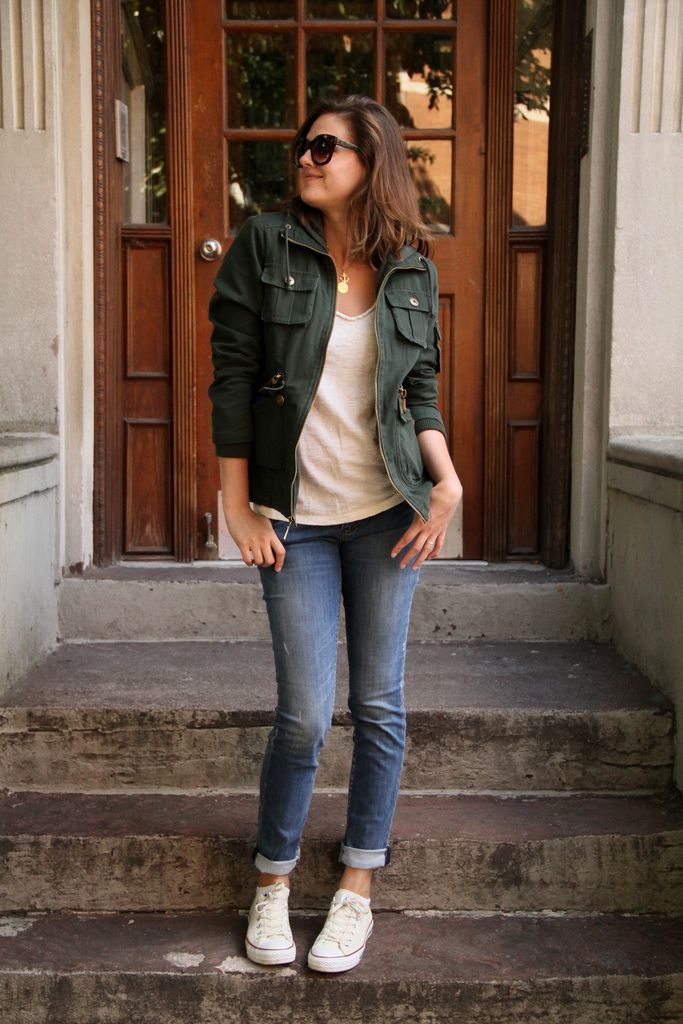 cargo jacket with a tee and sneakers – i might change the jeans to wide leg
