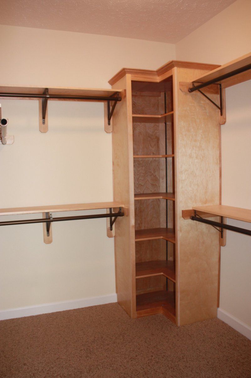 corner Closet | Deluxe rod and shelf on corner unit