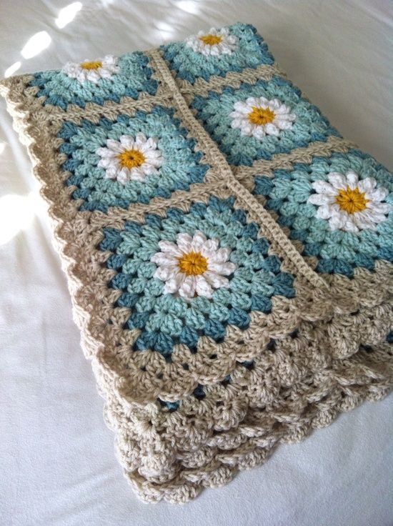 Daisy crochet blanket  Love the colors, could do grey and two shades of purple for guest room.