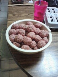 Easy Meatball Recipe with Tips Great for Beginners~ I just made these for dinner. They are easy and taste awesome :)
