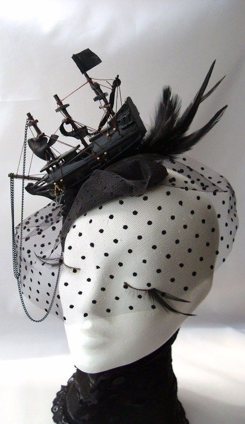 Fascinator with little black ship and veil ♥