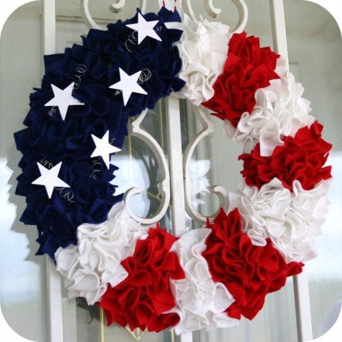 Felt Patriotic Wreath Tutorial ~ It’s made using a foam wreath form and small squares of felt, pressed in to the foam with a
