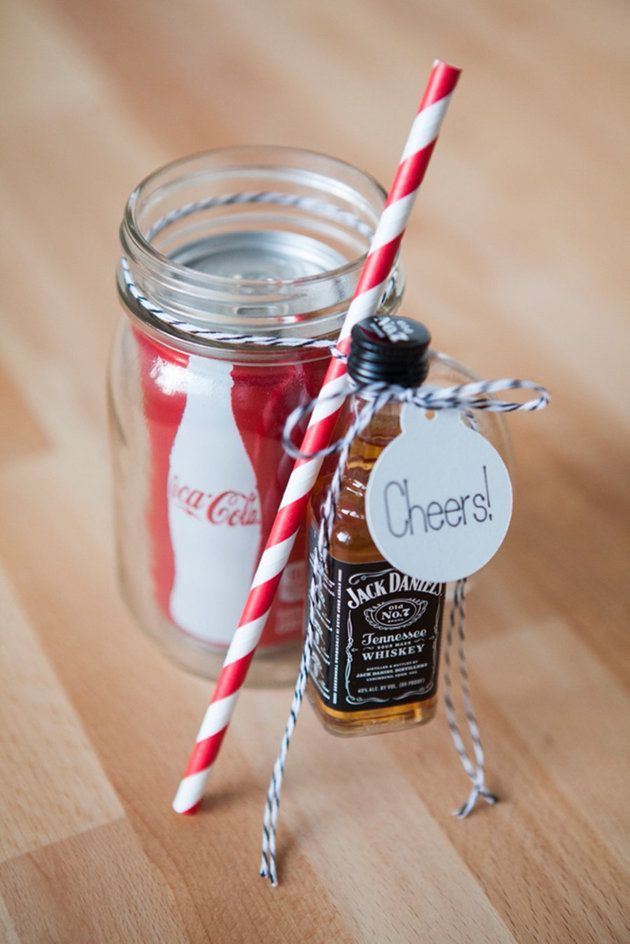 Give your guests wedding favors they’ll actually love, like this DIY Jack & Coke kit