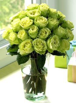 I love green roses. I’d never heard of them before I had them in my wedding bouquet!
