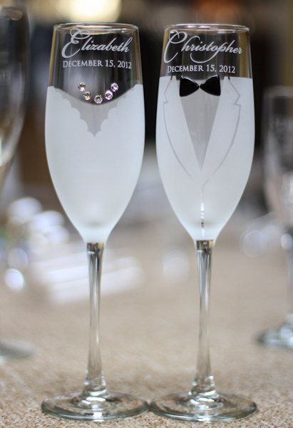 Personalized Toasting Glasses – Pair Bride and Groom Champagne Flutes – Custom Champagne Glasses