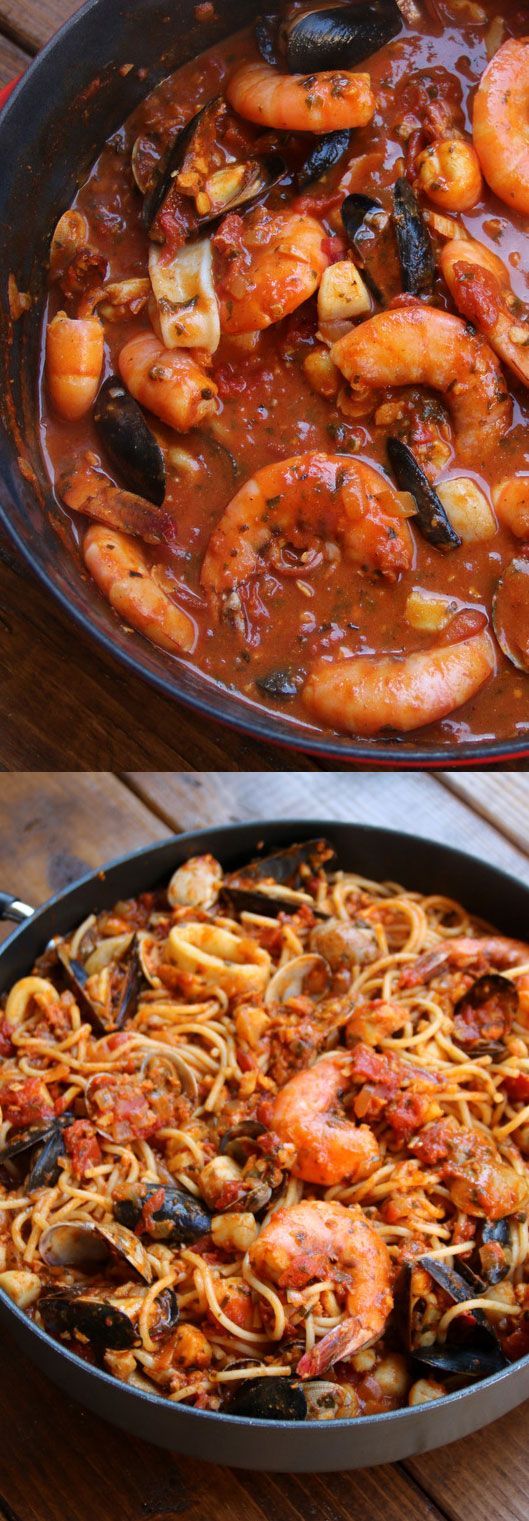 Seafood spaghetti {Tallarines con mariscos}.  Loaded with sweet mussels, shrimp, scallops, clams, and calamri in a rich, spicy