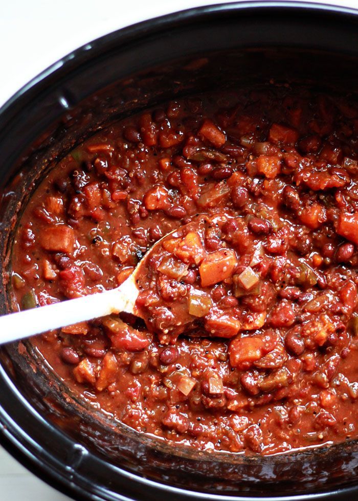 Slow Cooker Quinoa, Sweet Potato, & Black Bean Chili – a protein-rich (and very tasty) vegetarian chili recipe