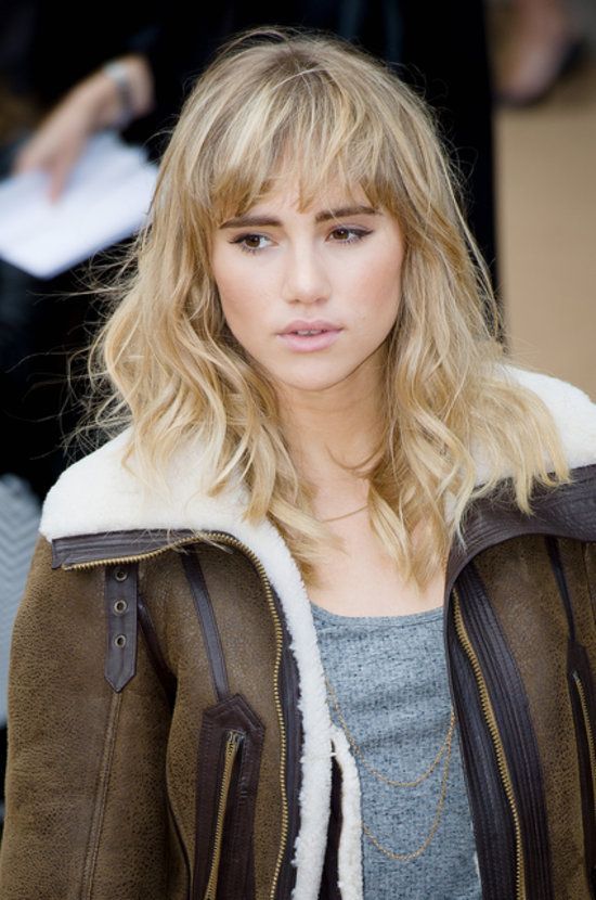 Suki Waterhouse: Suki Waterhouse recently showed off her bedhead bangs. Just pull out the mousse to get a similar “unstyled” feel.