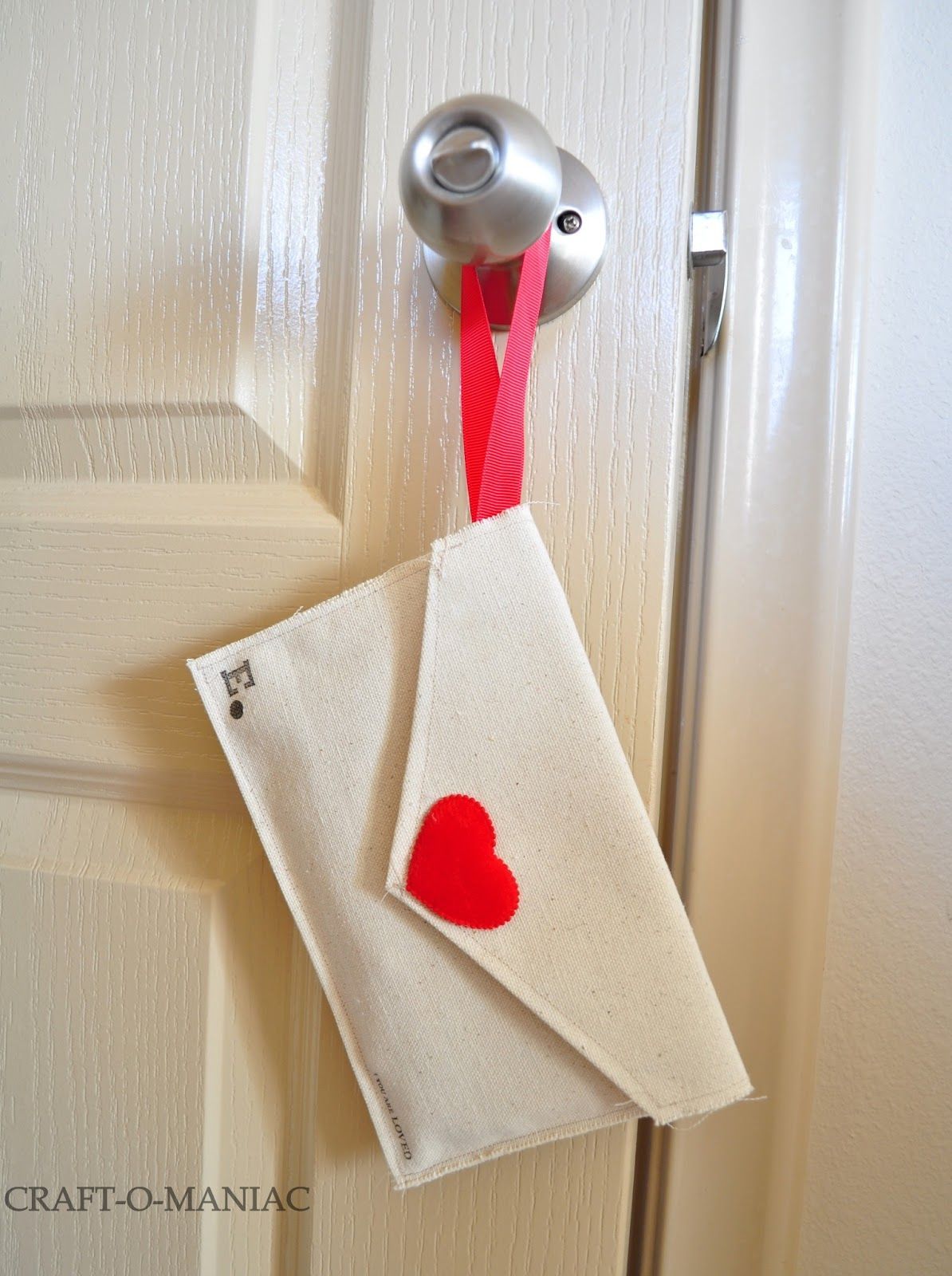 super cute valentines idea for the kiddos!  DIY Fabric Envelopes Tutorial  Looks like a great PB kids knock off!!